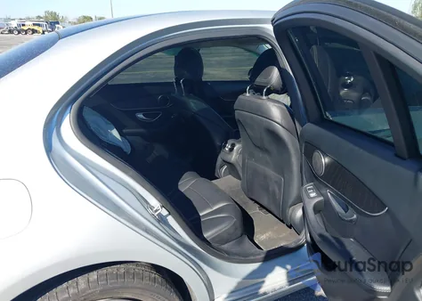 2016 Mercedes-Benz C 300 из США, поврежденный, VIN 55SWF4KB6GU098332